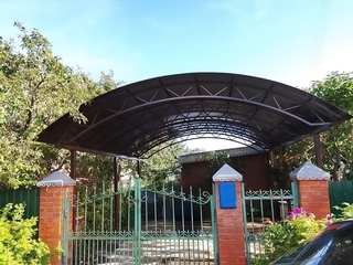 Арочный навес из поликарбоната для дачи Арочный навес из поликарбоната для дачи